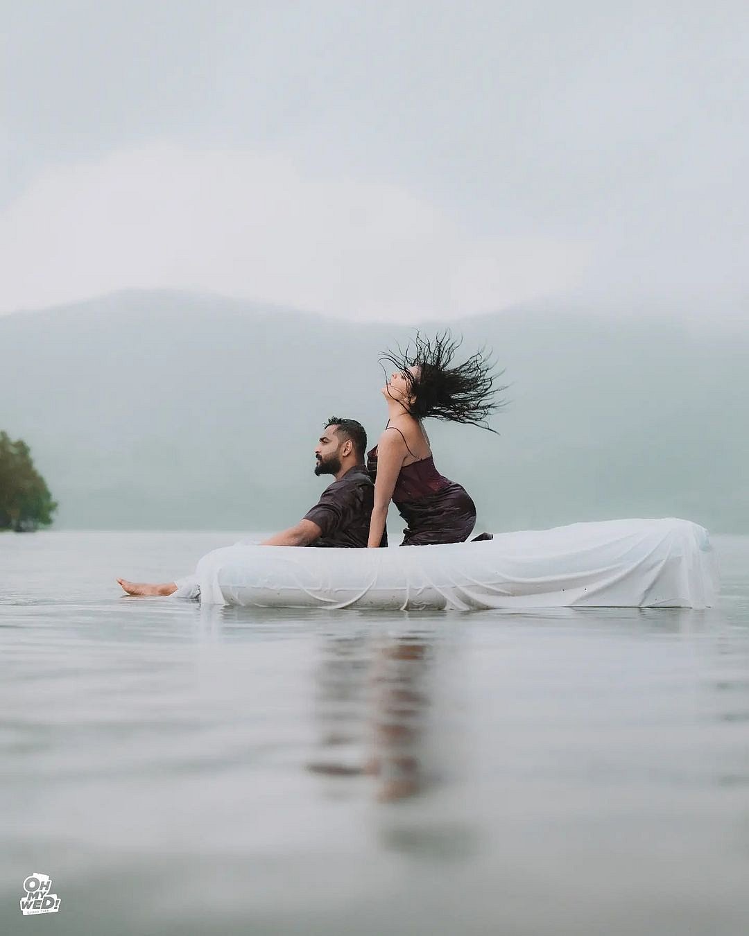 ഹോട്ട് ലുക്കിൽ ശ്രീവിദ്യ മുല്ലച്ചേരി; വൈറൽ സേവ് ദി ഡേറ്റ്